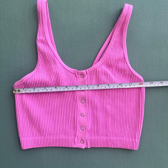 Aerie Woman’s Pink Crop Top Size Medium Tank Ribbed Snaps Summer - Picture 5 of 6